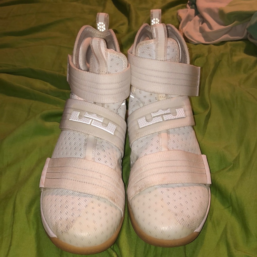 LeBron Solider 10 Basketball Shoe (White)